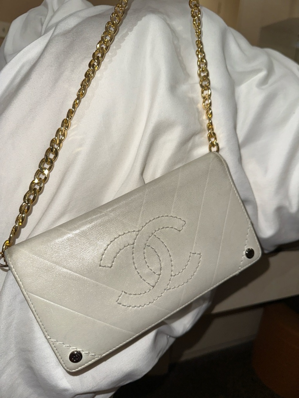 CHANEL Oatmeal white family shade. Quilted CC Logo Wallet - Picture 14 of 16